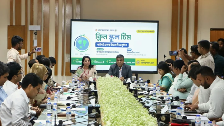 জাপানের ‘ও-সোজি’ মডেলে যাচ্ছে ডিসি ফরিদার ক্লিন স্কুল টিম