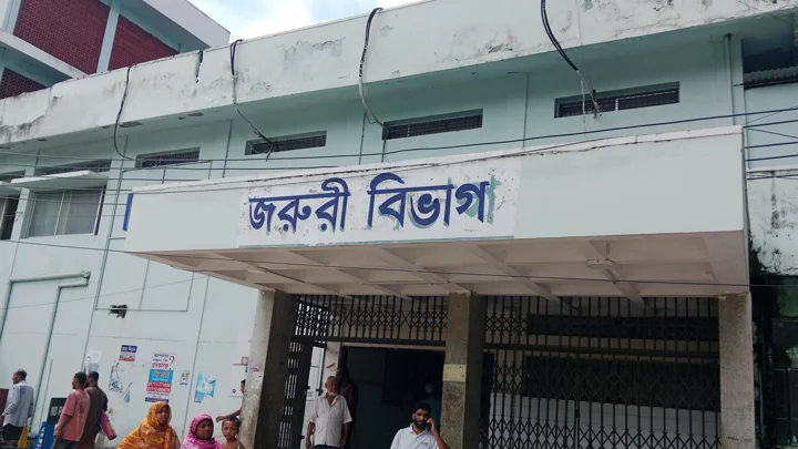 বৈদ্যুতিক পোল থেকে পড়ে ইন্টারনেটকর্মীর মৃত্যু