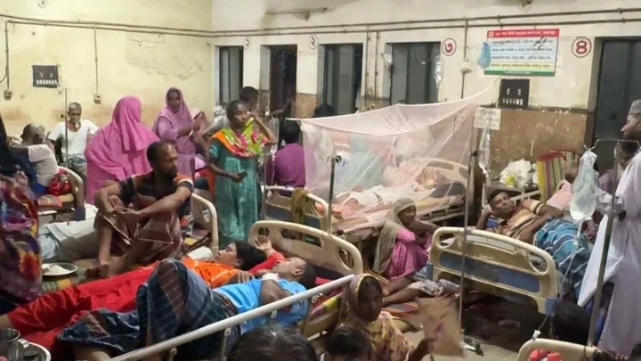 ধারণক্ষমতার ৩ গুণ রোগী, সাধারণ রোগীর পাশে ডেঙ্গু আক্রান্তরা
