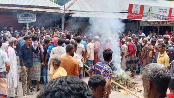 সারের দাবিতে কুড়িগ্রামে ফের কৃষকদের সড়ক অবরোধ