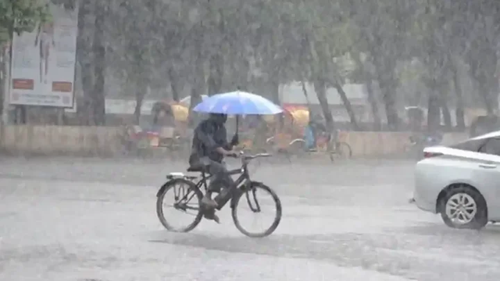 ঢাকায় বৃষ্টি হবে কিনা, জানাল আবহাওয়া অফিস