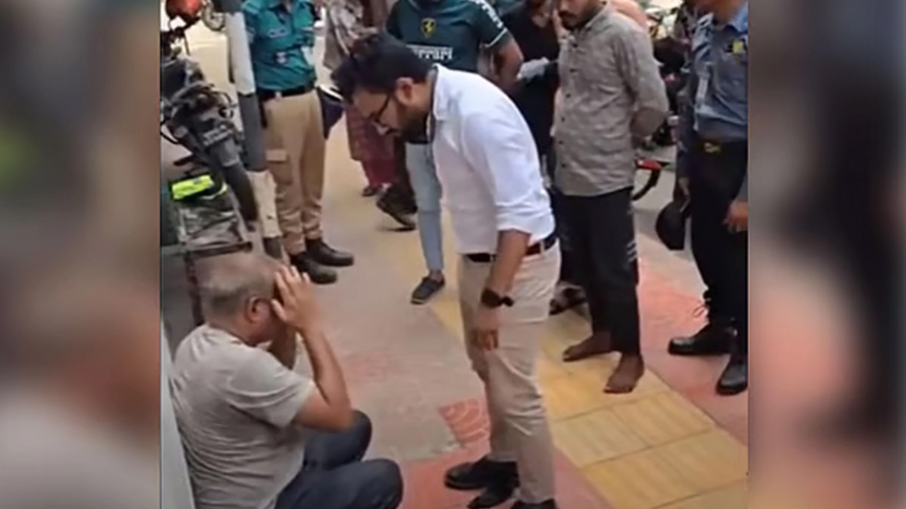 ধানমন্ডিতে রাস্তায় বয়স্ক ব্যক্তিকে মারধরের ঘটনায় যুবক আটক