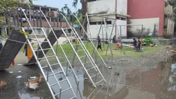 খেলার মাঠ এখন বর্জ্যের ভাগাড়, বিপাকে বিদ্যালয়ের শিশুরা