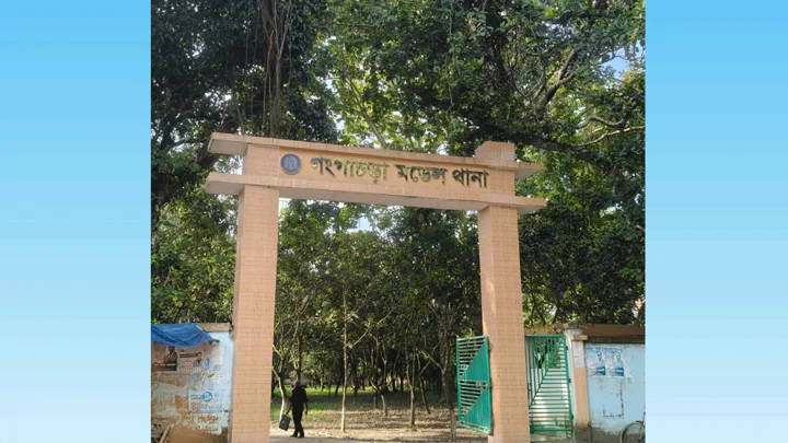অটোরিকশা ছিনিয়ে নিতে চালককে গলা কেটে হত্যা