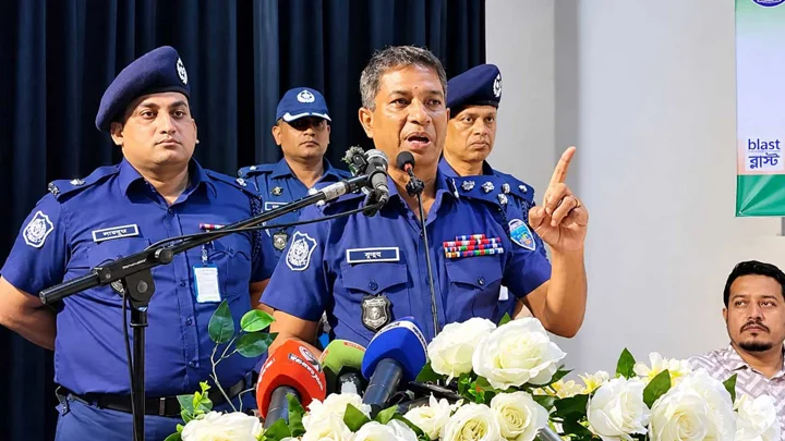 সন্ধ্যার পর অকারণে বাইরে ঘুরলে শিক্ষার্থীদের গ্রেপ্তারের হুঁশিয়ারি ডিআইজির