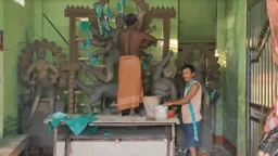 প্রতিমা তৈরিতে ব্যস্ত দিনাজপুরের কারিগররা