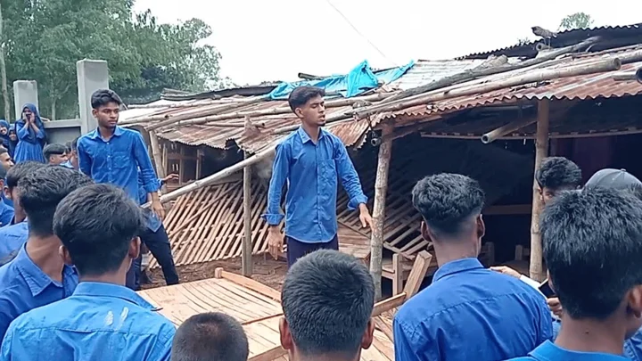দখল হওয়া বিদ্যালয়ের মাঠ এক ঘণ্টায় মুক্ত করল শিক্ষার্থীরা
