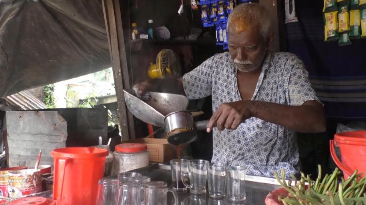 যে দোকানে ক্রেতাই দোকানদার, বিশ্বাসই পাহারাদার