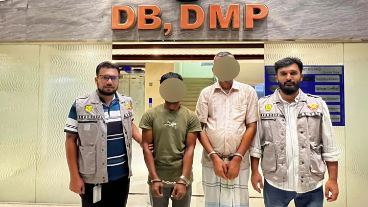 কারারক্ষী ও আইনজীবীর পরিচয়ে প্রতারণা, গ্রেপ্তার ২
