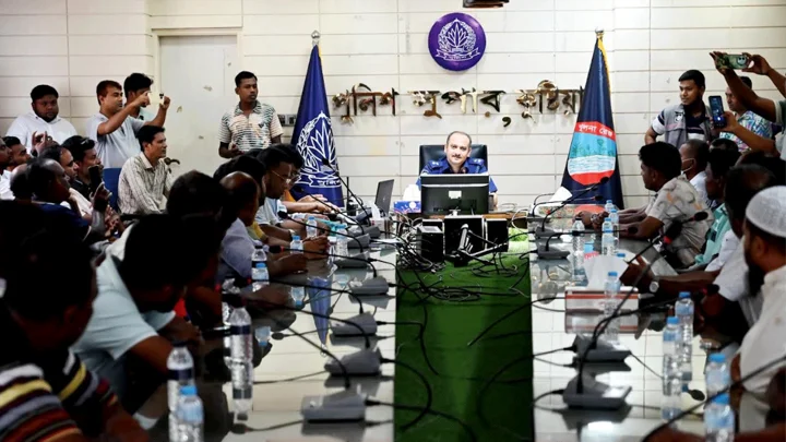এশিয়া পোস্টে সংবাদ প্রকাশের পর নৌকা ও সাউন্ড ব্যবসায়ীদের সঙ্গে পুলিশের বৈঠক