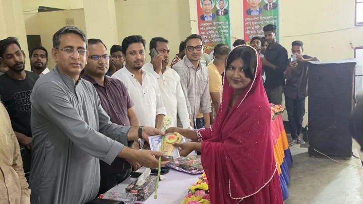 সোনাতলায় এসএসসি ও সমমানের জিপিএ-৫ প্রাপ্ত শিক্ষার্থীদের সংবর্ধনা