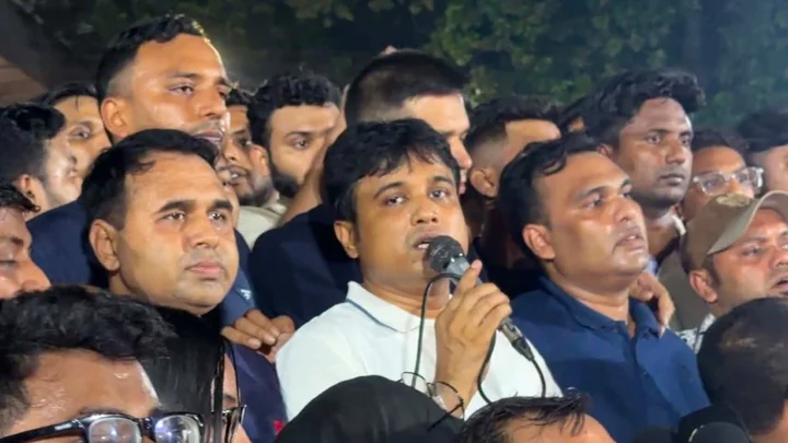 ‘শেখ হাসিনাকে ফেরত না দিলে ভারতের সঙ্গে সম্পর্ক নয়’