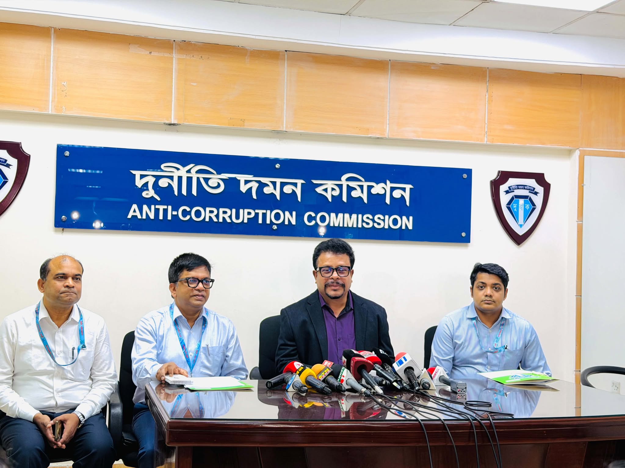 দুদক কার্যালয়ে সংবাদ সম্মেলনে কথা বলেন সংস্থাটির সচিব মো. সাইদুর রহমান খান। ছবি: এশিয়া পোস্ট