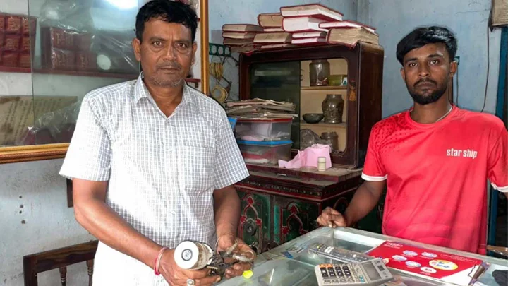 কুষ্টিয়ায় ৫ ব্যবসা প্রতিষ্ঠানে ডাকাতি, পুলিশের দাবি চুরি