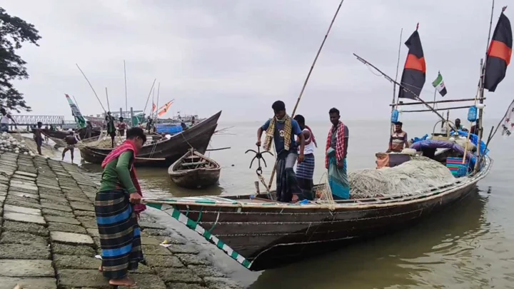 ভরা মৌসুমেও মেঘনায় ইলিশের আকাল