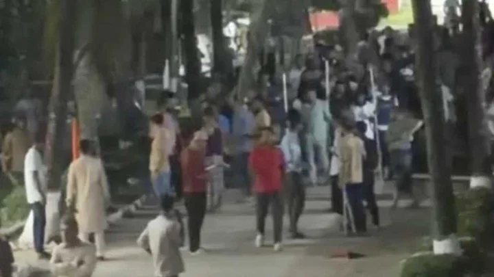 ব্রাহ্মণবাড়িয়ায় উচ্চস্বরে গান বাজানো নিয়ে পুলিশের সঙ্গে মাদ্রাসাছাত্রদের সংঘর্ষ, আহত ৩০