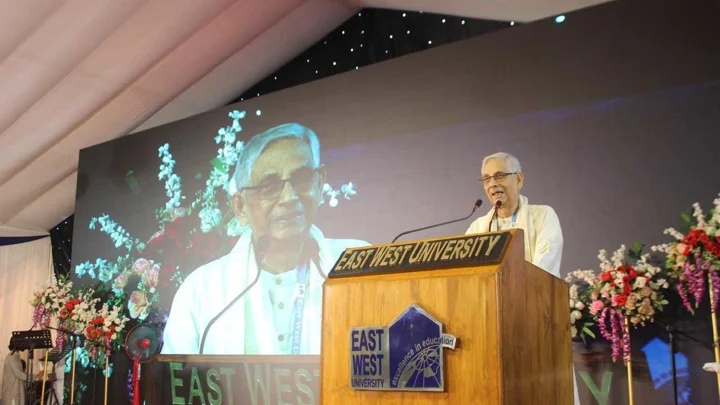 ইস্ট ওয়েস্ট বিশ্ববিদ্যালয়ের ৩০তম প্রতিষ্ঠাবার্ষিকী উদযাপিত