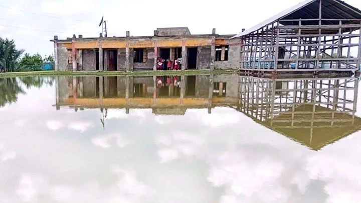রামপালে অতি ঝুঁকিপূর্ণ ১৯ বিদ্যালয়ে আতঙ্ক নিয়ে চলছে পাঠদান