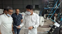 পাঠ্যবইয়ের মান যাচাইয়ে মধ্যরাতে প্রিন্টিং প্রেসে শিক্ষামন্ত্রী