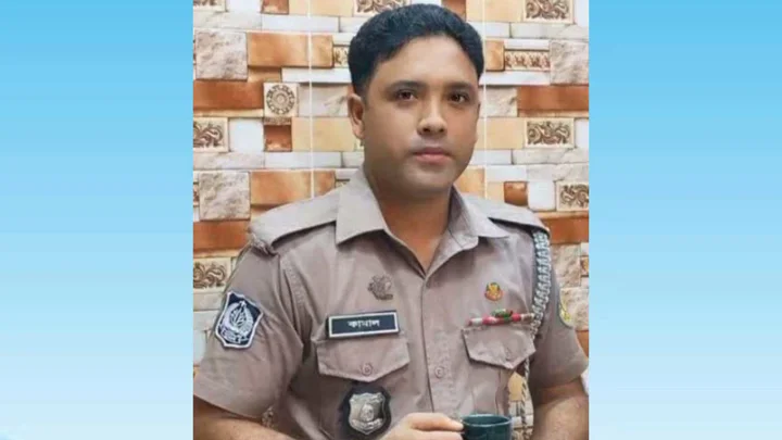 মাকে হারানোর ১৪ ঘণ্টার মধ্যে বাবাকেও হারালেন কনস্টেবল কামাল
