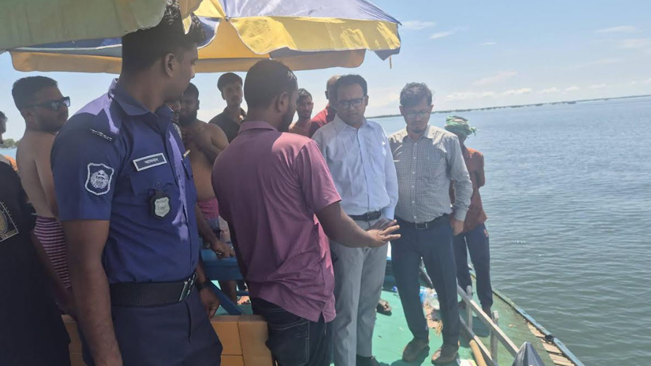 টাঙ্গুয়ার হাওরে অবৈধ প্রবেশ, ৩ হাউসবোটকে জরিমানা