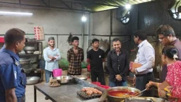 মুন্সীগঞ্জে অপরিচ্ছন্ন পরিবেশে খাবার তৈরি, দুই প্রতিষ্ঠানকে জরিমানা