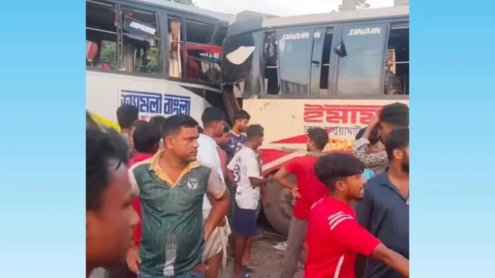 ময়মনসিংহে দুই বাসের মুখোমুখি সংঘর্ষে প্রাণ গেল ৩ জনের