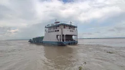 ১৬ দিন পর ধাওয়াপাড়া-নাজিরগঞ্জ নৌরুটে ফেরি চলাচল শুরু