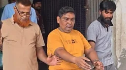 খুলনায় পৃথক অভিযানে ৩ শীর্ষ সন্ত্রাসীর সহযোগী গ্রেপ্তার
