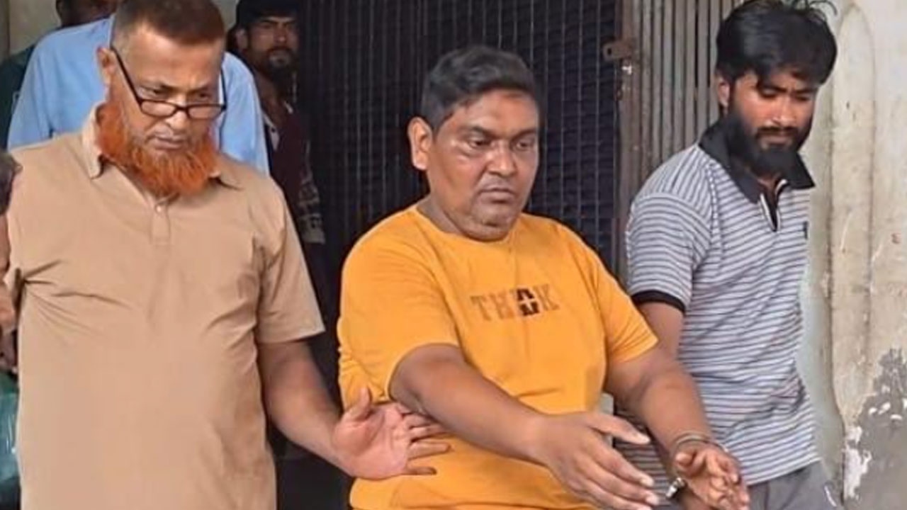 খুলনায় পৃথক অভিযানে ৩ শীর্ষ সন্ত্রাসীর সহযোগী গ্রেপ্তার