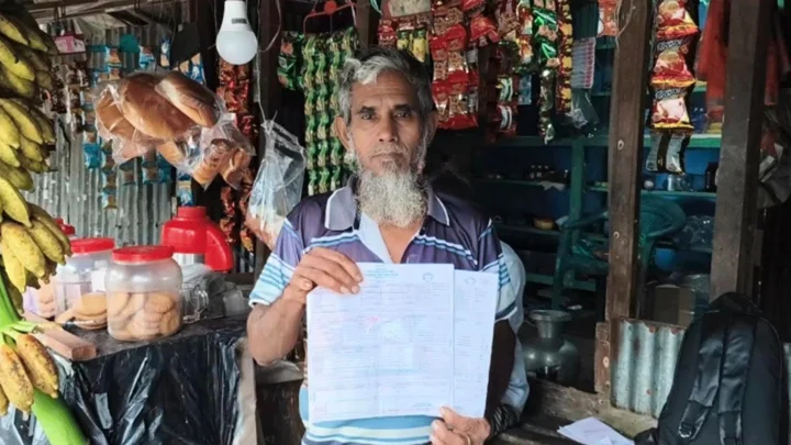 পিরোজপুরে ‘ভূতুড়ে’ বিদ্যুৎ বিলে গ্রাহকদের নাভিশ্বাস