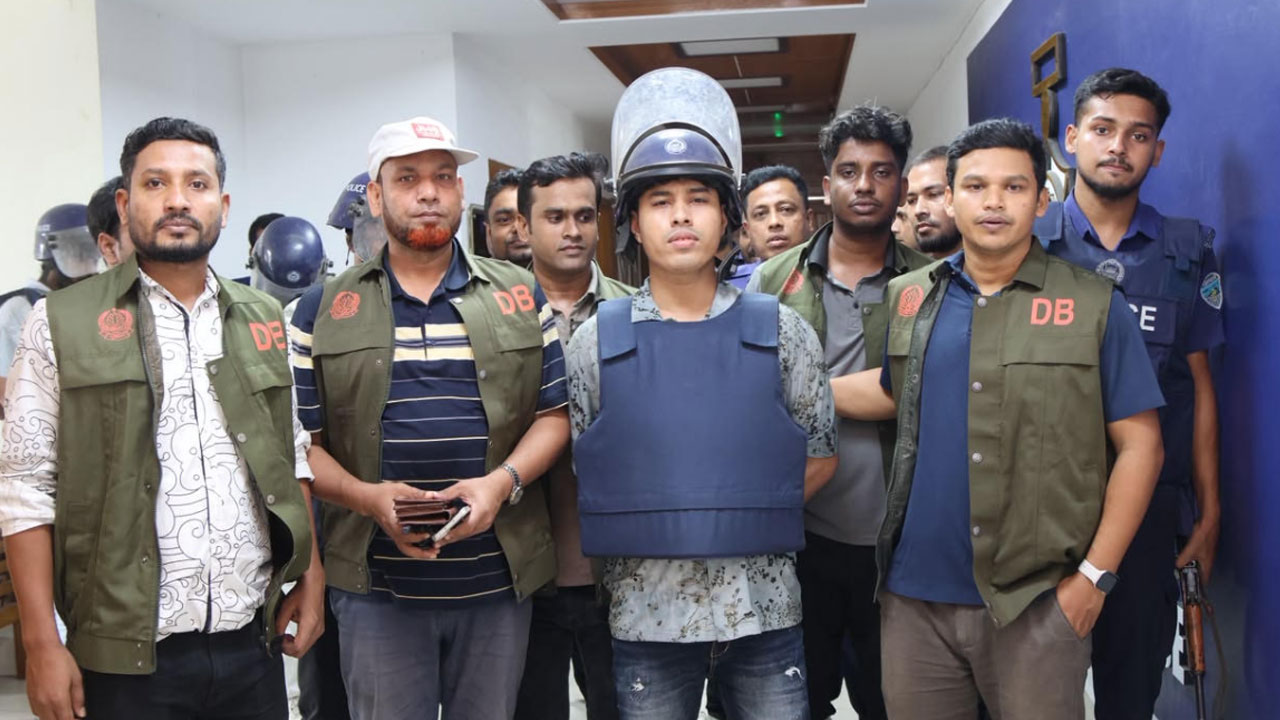 এবার চাঁদাবাজির মামলায় ‘ডেভিড ইমন’ ৫ দিনের রিমান্ডে