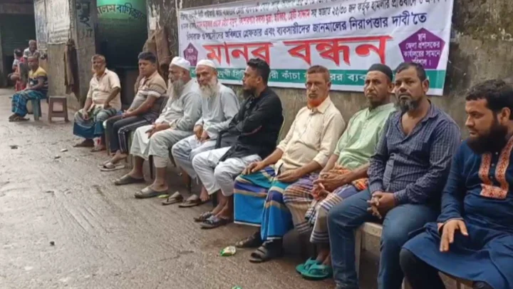 চাঁদাবাজির প্রতিবাদে বরিশালের পাইকারি কাঁচাবাজারে কেনাবেচা বন্ধ