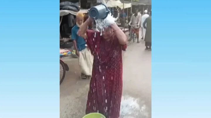‘নেশাগ্রস্ত’ জামাই, মেয়েকে ছাড়িয়ে ৫ কেজি দুধ দিয়ে গোসল করলেন মা