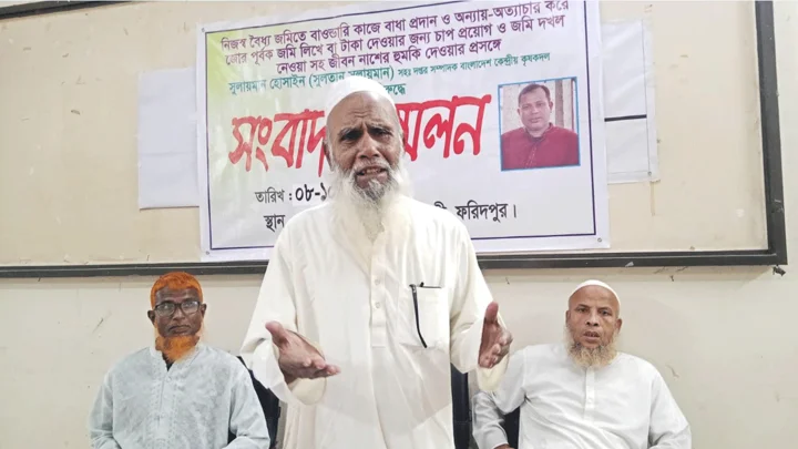 ‘জমি লিখে না দিলে কবরও হবে না’, বৃদ্ধকে কৃষক দল নেতার হুমকির অভিযোগ
