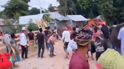 ফরিদপুরে দফায় দফায় সাত ঘণ্টার সংঘর্ষে আহত অন্তত ২০