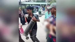 টাকার অভাবে মেলেনি ট্রলি, কোলে অক্সিজেন নিয়ে ছোটাছুটির পর শিশুর মৃত্যু