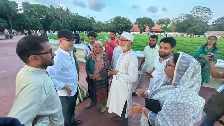 ‘যারা শোনার তারা কি মনোযোগ দিয়ে শুনছেন’