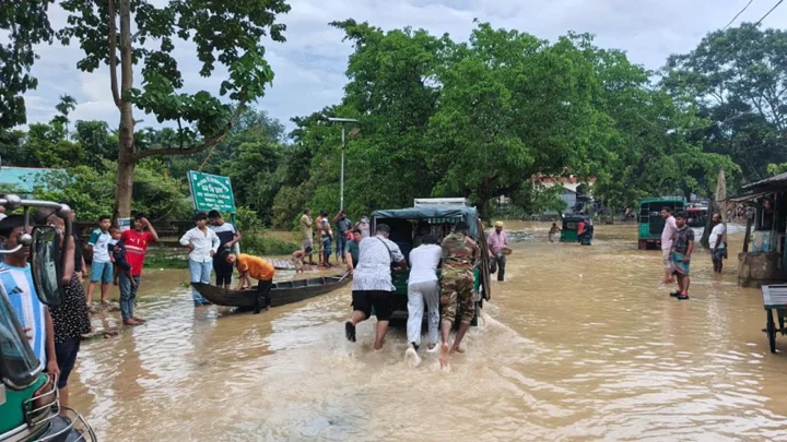 পাহাড়ি ঢলে সাজেক-বাঘাইহাট সড়ক প্লাবিত, ভোগান্তিতে পর্যটকরা