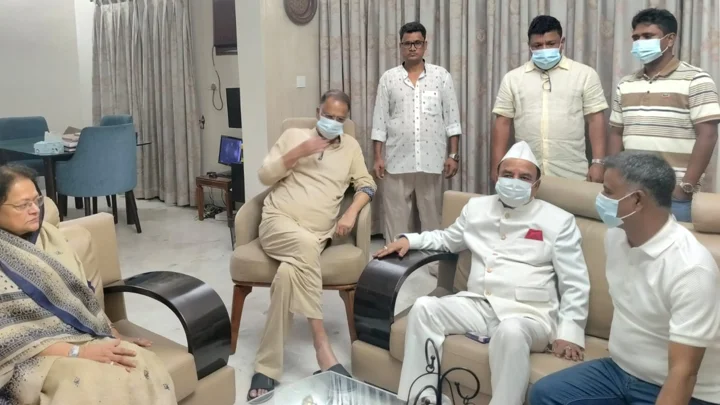 জ্বালানিমন্ত্রীকে দেখতে বাসায় গয়েশ্বর চন্দ্র রায়