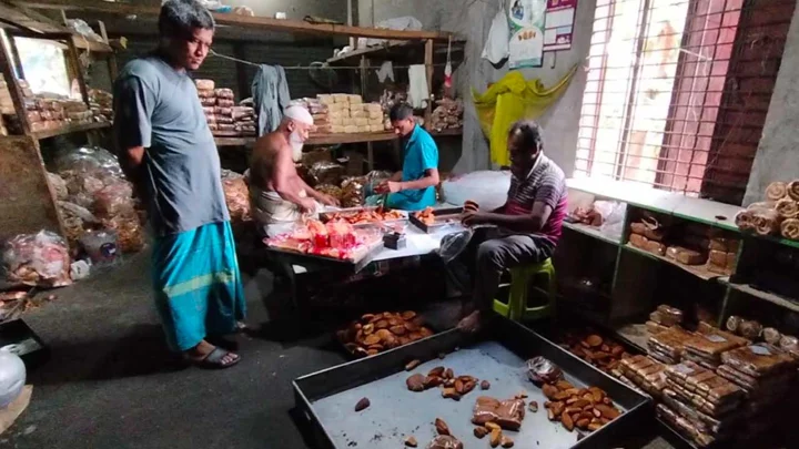 অস্বাস্থ্যকর পরিবেশে বেকারি পণ্য তৈরি, ৩০ হাজার টাকা জরিমানা