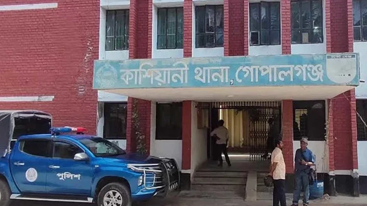 গোপালগঞ্জে বাসের ধাক্কায় বীর মুক্তিযোদ্ধাসহ নিহত ২