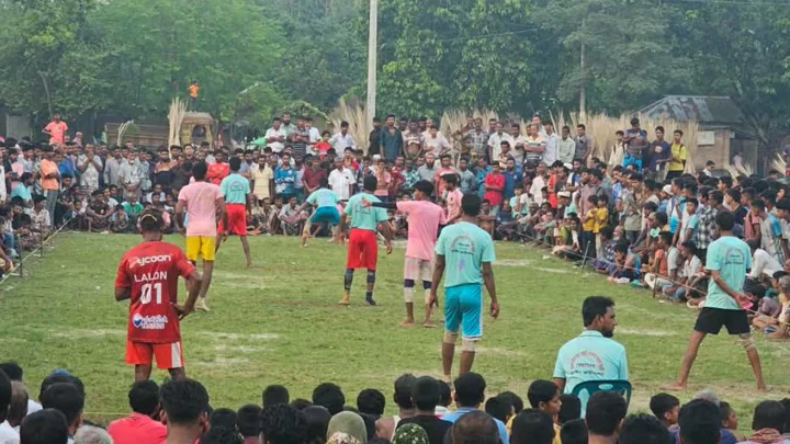 গ্রামবাংলার ঐতিহ্যবাহী দাঁড়িয়াবান্ধায় মাতল ঝাউদিয়া
