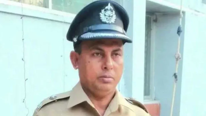 বিদ্যুৎস্পৃষ্ট ইলেকট্রিশিয়ানকে বাঁচাতে গিয়ে প্রাণ গেল পুলিশ পরিদর্শকের