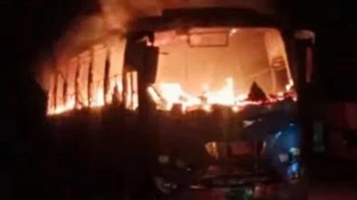 দৌলতদিয়া বাস টার্মিনালে পার্কিং করা বাসে আগুন