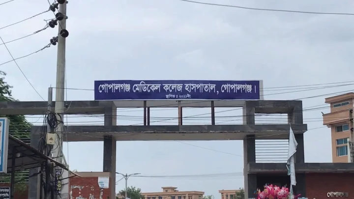 গোপালগঞ্জে বাবাকে বাঁচাতে গিয়ে প্রাণ গেল ছেলেরও