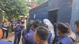 স্বামীর জানাজা শেষে মুন্সীগঞ্জ কারাগারে ফিরলেন দীপু মনি