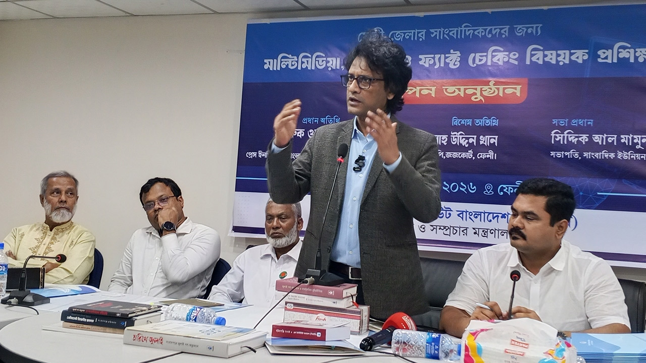 সাংবাদিকদের গরিব রেখে স্বাধীন সাংবাদিকতা অসম্ভব: ফারুক ওয়াসিফ