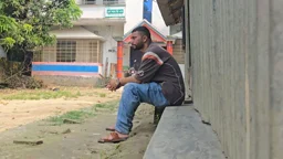 দোকানে রাত কাটাচ্ছেন সেই প্রবাসী, বাড়িতে থাকতে পারছেন না বাবা-ছেলের কেউই