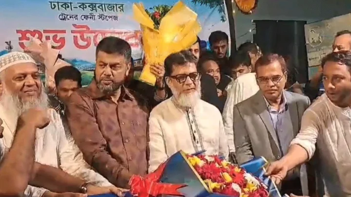 ফেনীতে ঢাকা-কক্সবাজারগামী ‘মহানগর এক্সপ্রেস’ ট্রেনের স্টপেজ উদ্বোধন